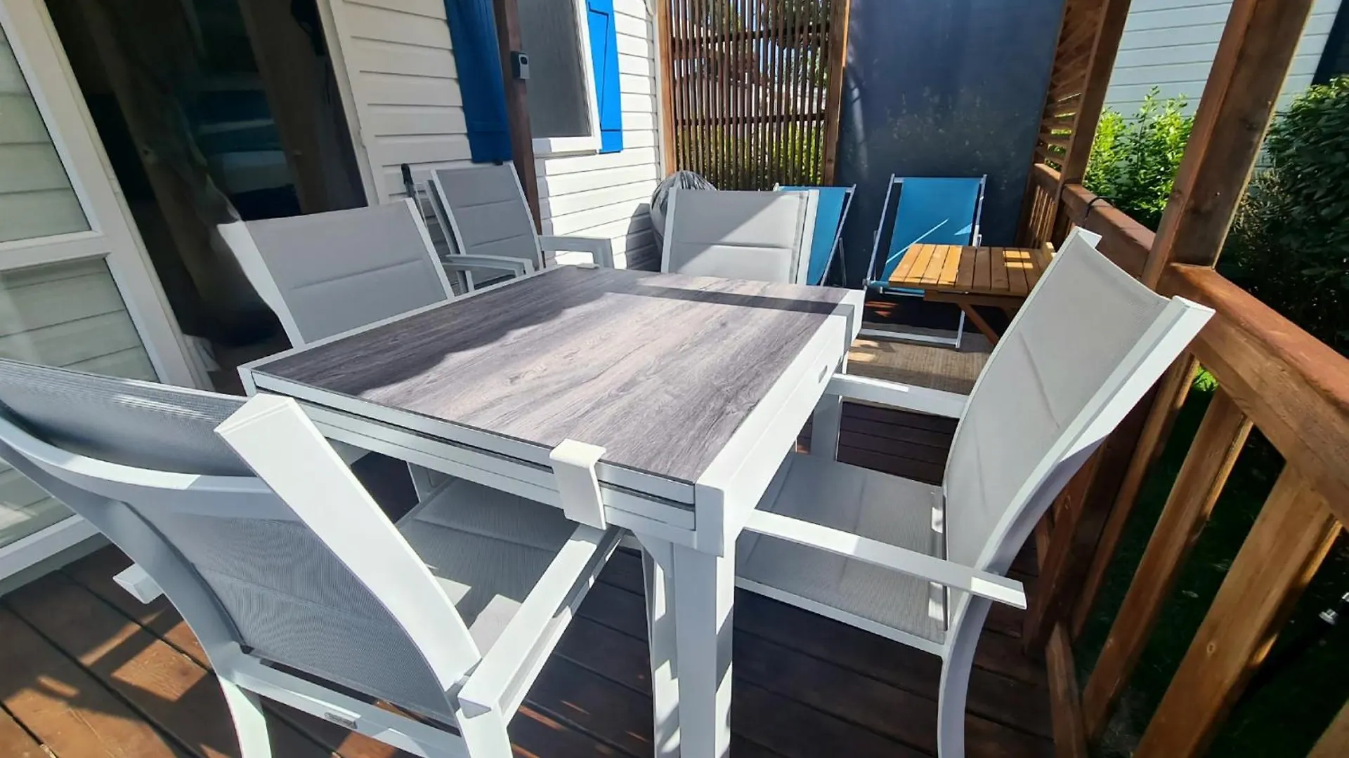 Casa de Férias Mobil Home Beg Meil 300M Plage Avec Piscine Partagee, Terrasse Privee Et Wi-Fi Fouesnant