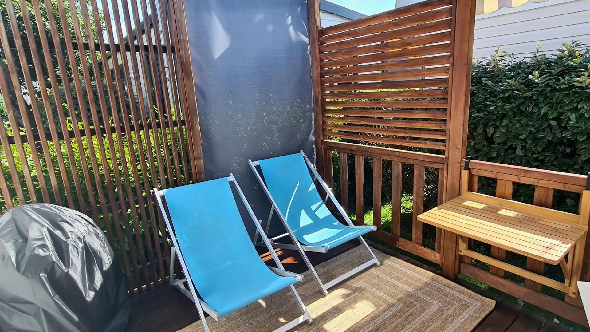 Casa de Férias Mobil Home Beg Meil 300M Plage Avec Piscine Partagee, Terrasse Privee Et Wi-Fi Fouesnant
